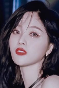 У Сюаньи / Wu Xuanyi {title}